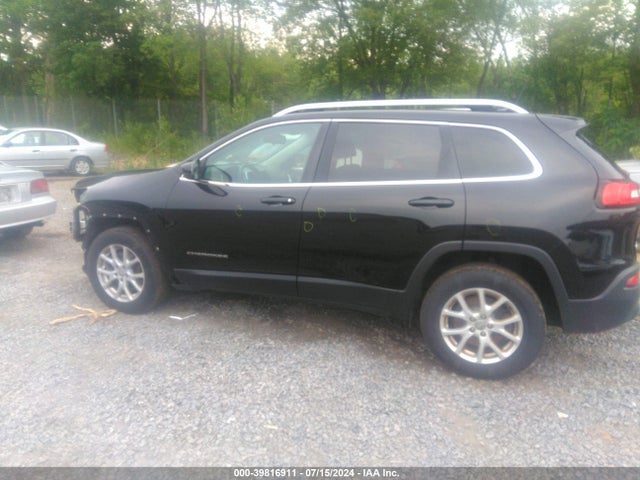 1C4PJMCS9HW575562 Jeep Cherokee Latitude 4x4