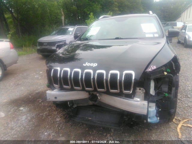 1C4PJMCS9HW575562 Jeep Cherokee Latitude 4x4