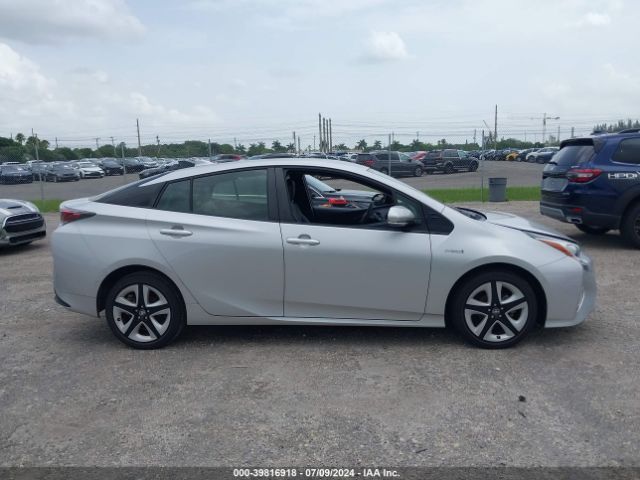 JTDKARFU9J3060623 Toyota Prius Three Touring