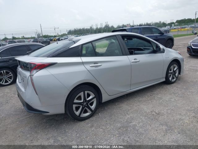 JTDKARFU9J3060623 Toyota Prius Three Touring