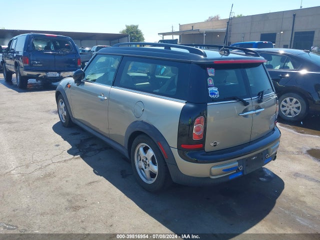 2011 MINI COOPER CLUBMAN WMWZF3C53BT187831 Photo 2