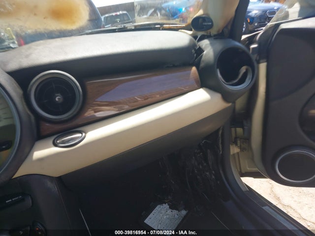 2011 MINI COOPER CLUBMAN WMWZF3C53BT187831 Photo 5