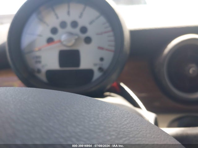 2011 MINI COOPER CLUBMAN WMWZF3C53BT187831 Photo 6