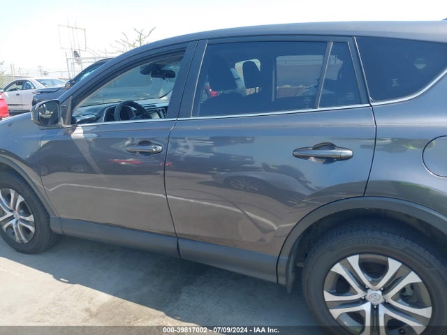 Toyota RAV4 LE 2018 JTMZFREV1JJ748041 Image 14