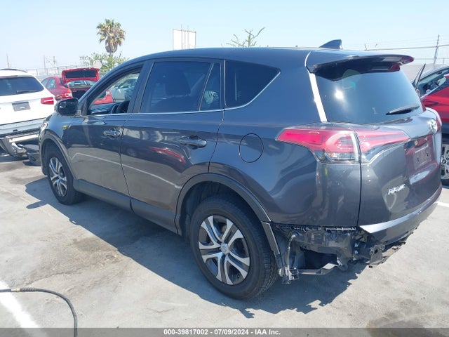 Toyota RAV4 LE 2018 JTMZFREV1JJ748041 Image 3
