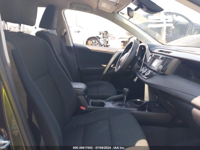 Toyota RAV4 LE 2018 JTMZFREV1JJ748041 Image 5