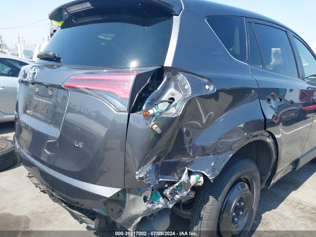 Toyota RAV4 LE 2018 JTMZFREV1JJ748041 Image 6