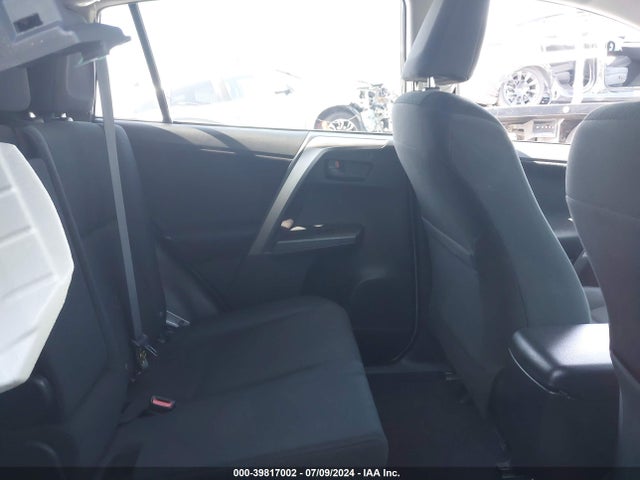 Toyota RAV4 LE 2018 JTMZFREV1JJ748041 Image 8