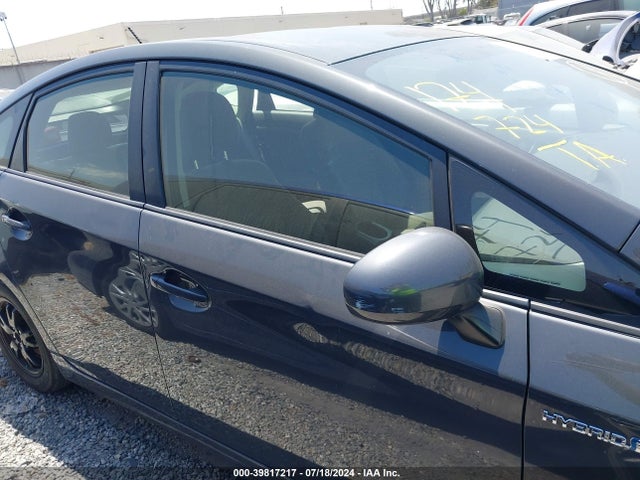 Toyota Prius Two 2015 JTDKN3DUXF0404280 Image 14