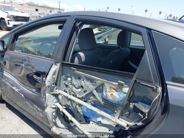 Toyota Prius Two 2015 JTDKN3DUXF0404280 Image 15