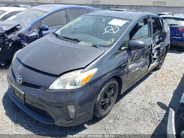 Toyota Prius Two 2015 JTDKN3DUXF0404280 Image 2