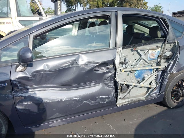 Toyota Prius Two 2015 JTDKN3DUXF0404280 Image 6