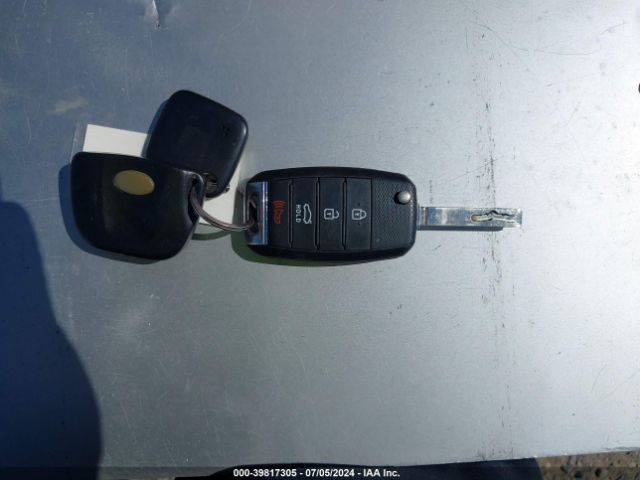 KNAGT4L31H5174142 KIA Optima Lx