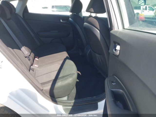 KNAGT4L31H5174142 KIA Optima Lx