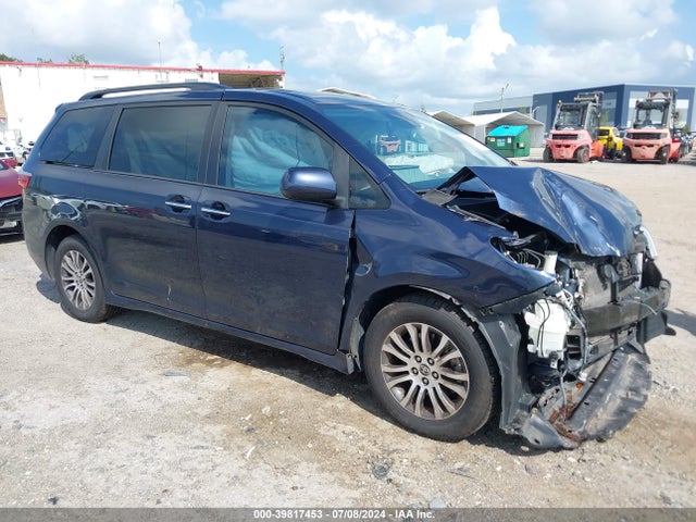 Toyota SIENNA XLE 2020 5TDYZ3DC3LS068373 Image 1