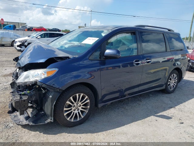 Toyota SIENNA XLE 2020 5TDYZ3DC3LS068373 Image 2