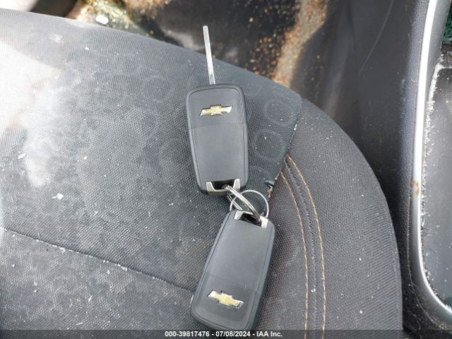 KL7CJNSB2JB722045 Chevrolet TRAX LS