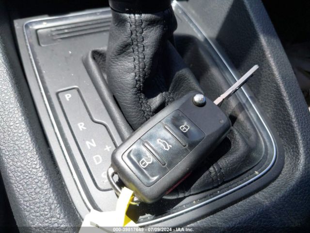 3VW267AJ8GM323479 Volkswagen Jetta 1.4t S