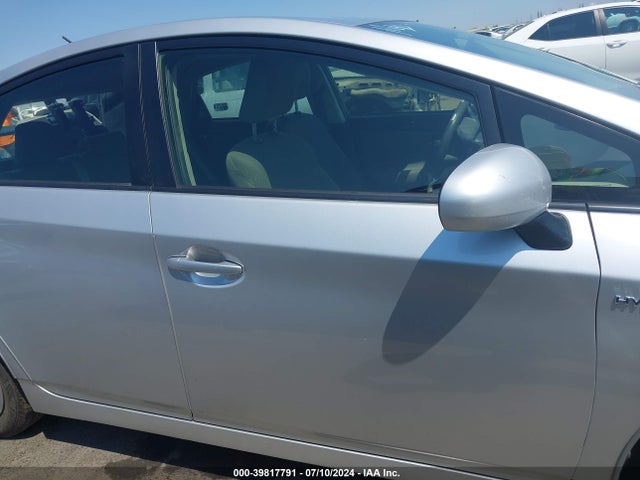 Toyota Prius Three 2014 JTDKN3DU3E0387269 Image 13