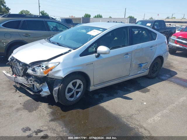 Toyota Prius Three 2014 JTDKN3DU3E0387269 Image 2