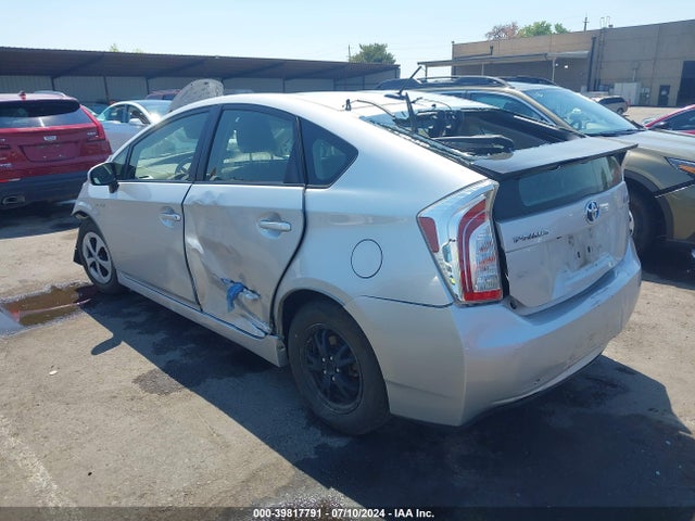 Toyota Prius Three 2014 JTDKN3DU3E0387269 Image 3