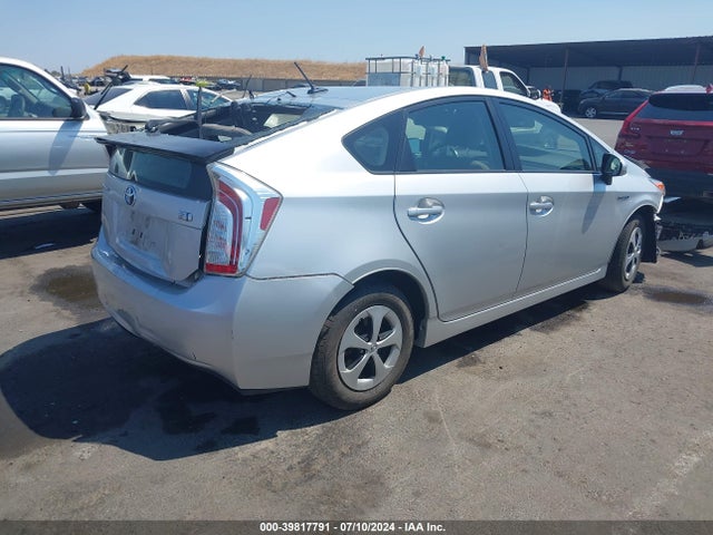 Toyota Prius Three 2014 JTDKN3DU3E0387269 Image 4