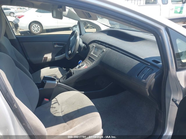 Toyota Prius Three 2014 JTDKN3DU3E0387269 Image 5