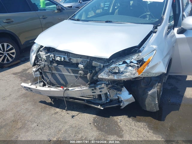 Toyota Prius Three 2014 JTDKN3DU3E0387269 Image 6