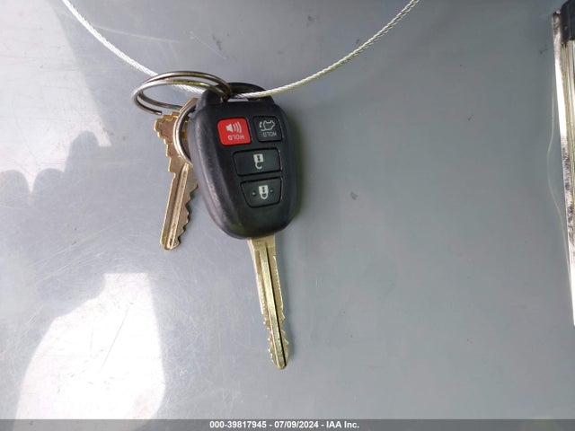 Toyota Rav4 Xle 2017 JTMWFREV0HD094936 Image 11