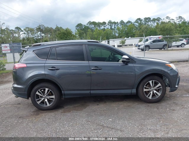 Toyota Rav4 Xle 2017 JTMWFREV0HD094936 Image 13