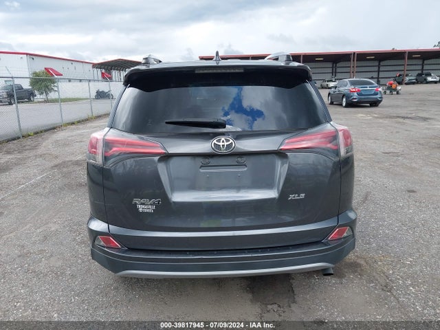 Toyota Rav4 Xle 2017 JTMWFREV0HD094936 Image 16