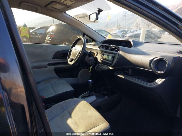 JTDKDTB33E1076674 Toyota Prius C One