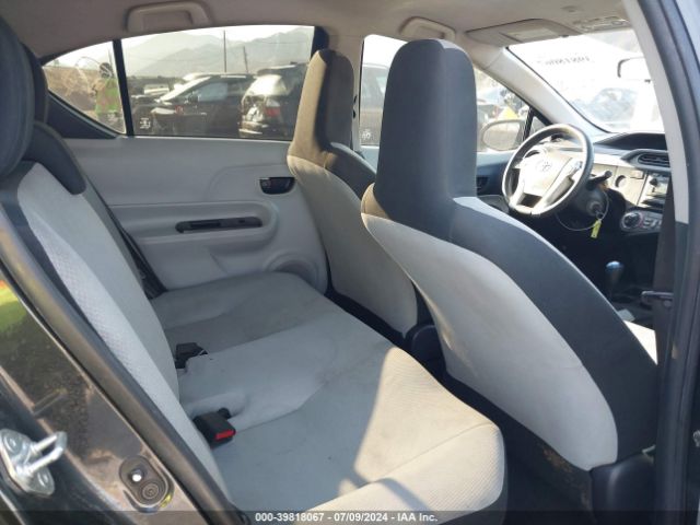 JTDKDTB33E1076674 Toyota Prius C One