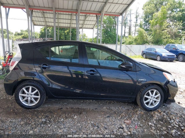 Toyota Prius C Three 2014 JTDKDTB31E1066869 Image 13