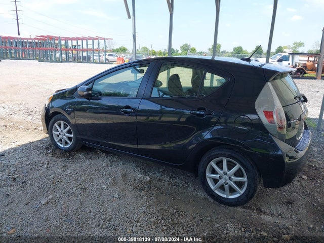 Toyota Prius C Three 2014 JTDKDTB31E1066869 Image 3