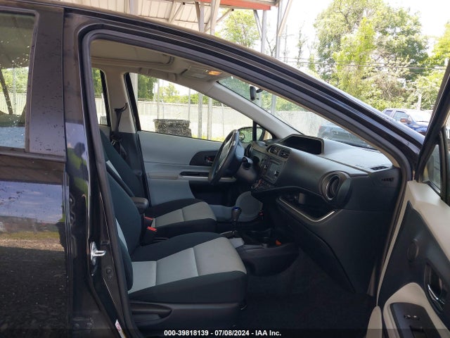Toyota Prius C Three 2014 JTDKDTB31E1066869 Image 5