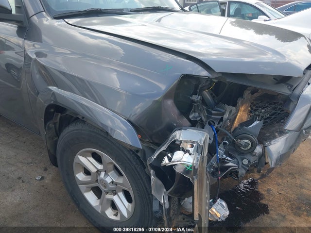 Toyota 4RUNNER SR5 2016 JTEZU5JR1G5112577 Image 17