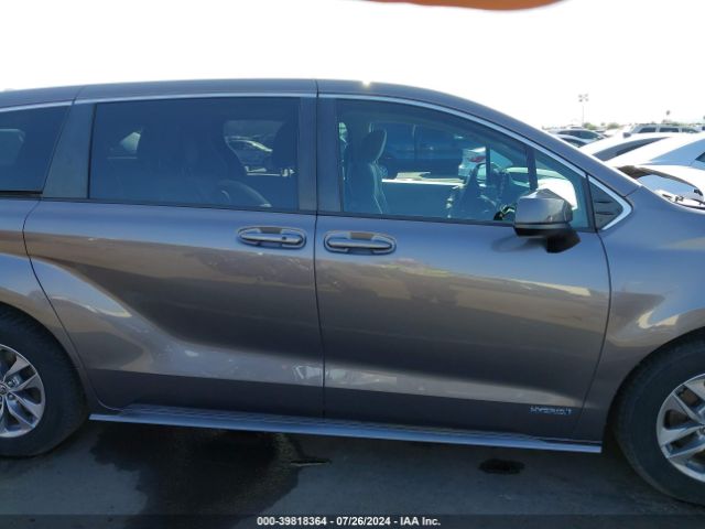 5TDKSKFC7MS005604 Toyota SIENNA LE