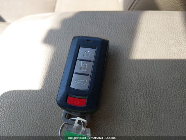 JA4AD3A35FZ007981 Mitsubishi Outlander Se
