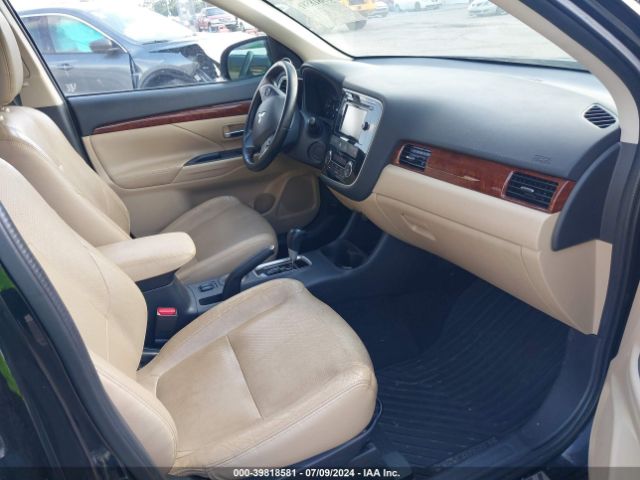 JA4AD3A35FZ007981 Mitsubishi Outlander Se