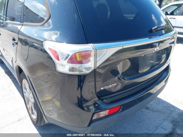 JA4AD3A35FZ007981 Mitsubishi Outlander Se