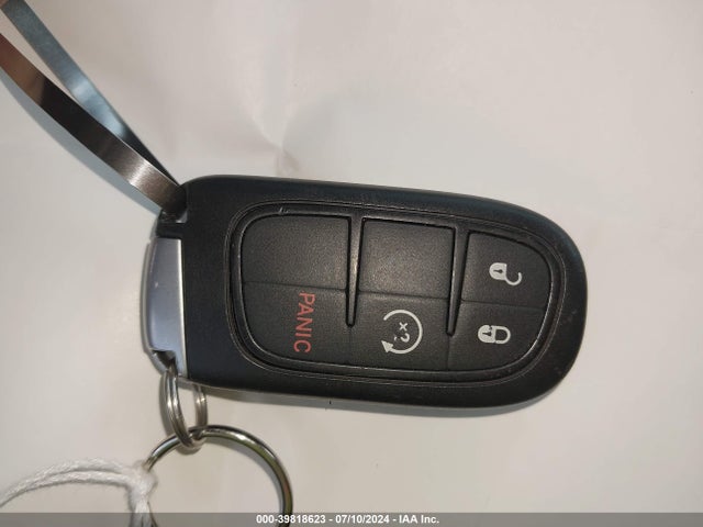 1C4PJMDB9HW528143 Jeep Cherokee Limited 4x4