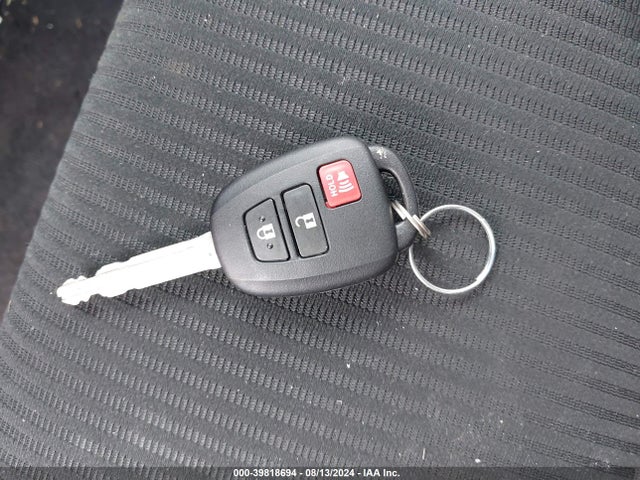 Toyota RAV4 LE 2018 2T3BFREV8JW781654 Image 11