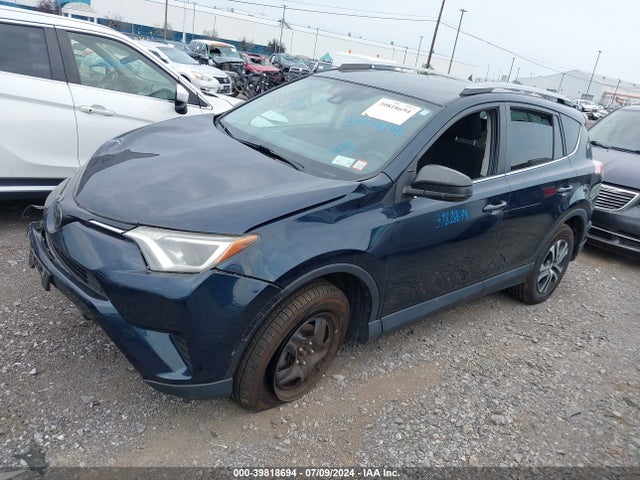 Toyota RAV4 LE 2018 2T3BFREV8JW781654 Image 2