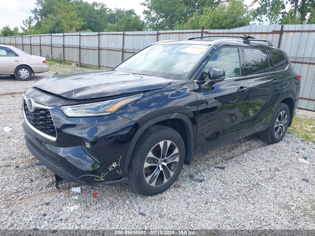 Toyota Highlander Xle 2021 5TDGZRBH2MS141750 Image 2
