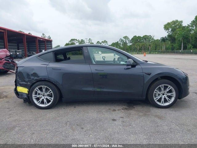 Tesla Model Y Long Range/rwd 2024 7SAYGDED9RF093622 Image 13
