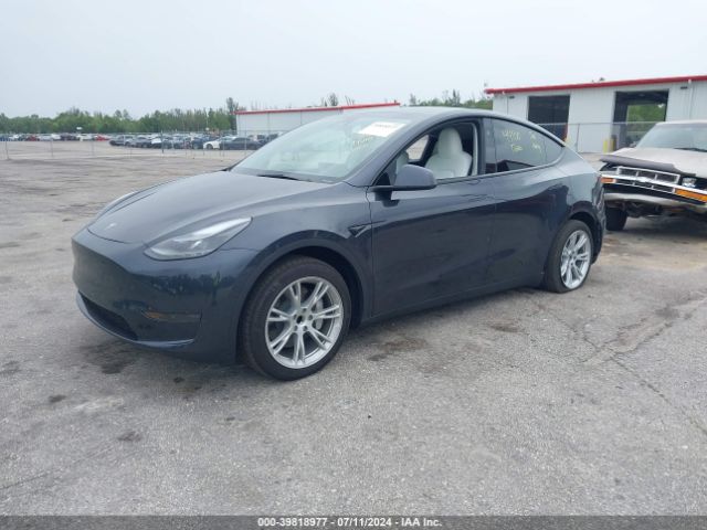 Tesla Model Y Long Range/rwd 2024 7SAYGDED9RF093622 Image 2