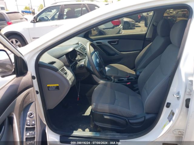 5NPDH4AE6GH695786 Hyundai ELANTRA SE