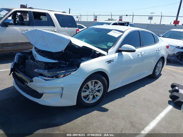 KIA Optima Lx 2018 5XXGT4L33JG215598 Image 2