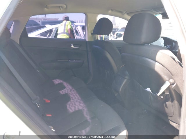 KIA Optima Lx 2018 5XXGT4L33JG215598 Image 8